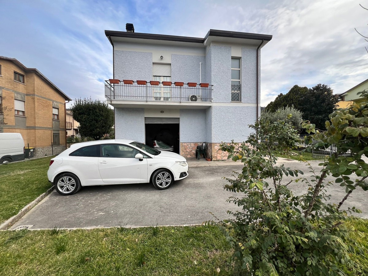 Foto 9 di 43 - Casa indipendente in vendita a Spoleto