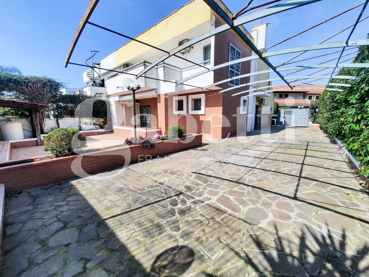 Foto 2 di 25 - Villa in vendita a Giugliano in Campania