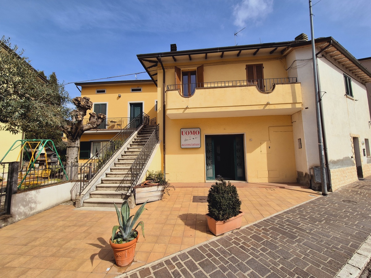Foto 1 di 13 - Appartamento in vendita a Assisi