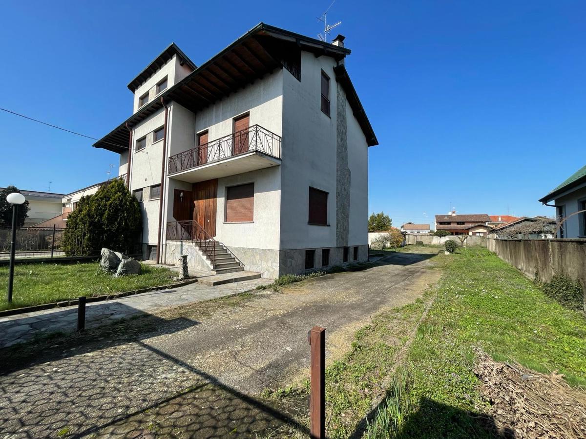 Foto 1 di 12 - Villa a schiera in vendita a Marcallo Con Casone