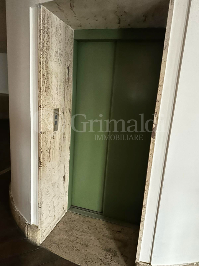 Foto 9 di 12 - Capannone in affitto a Montecorvino Rovella