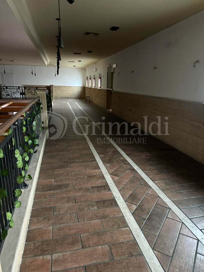 Foto 11 di 12 - Capannone in affitto a Montecorvino Rovella