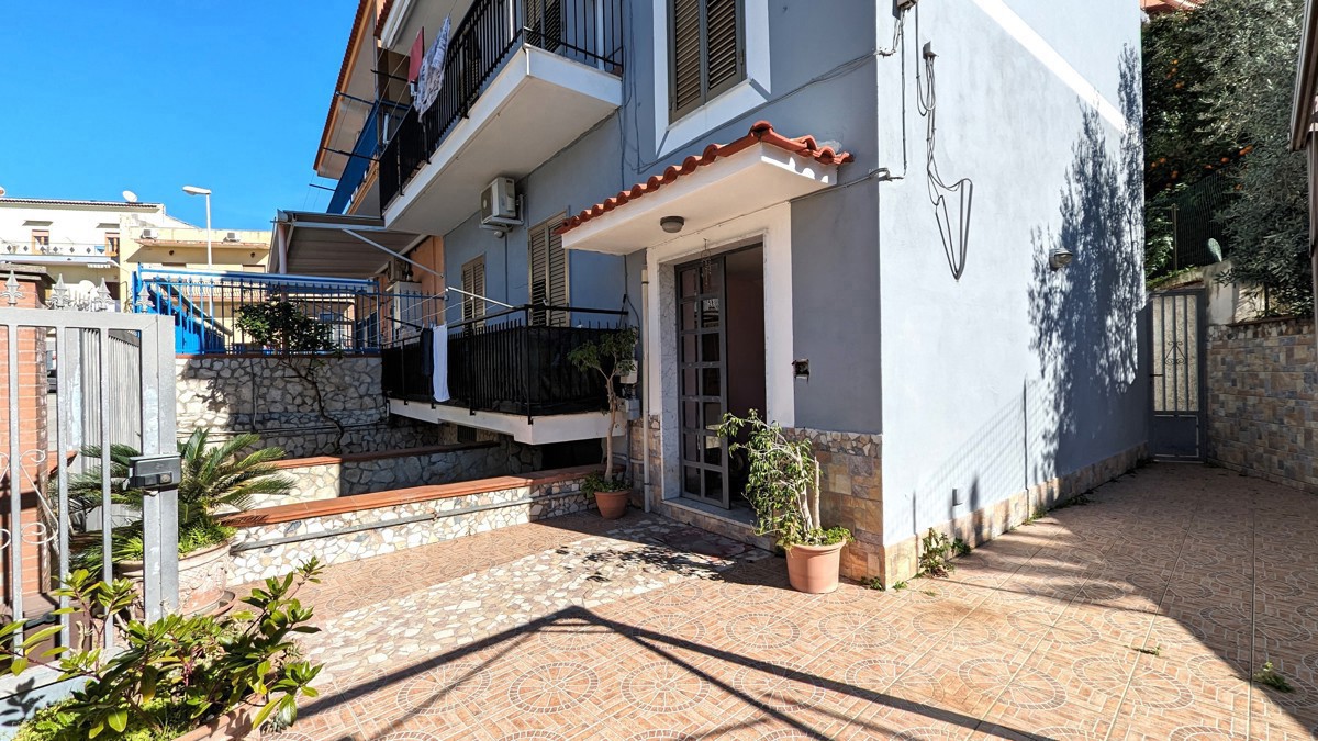 Foto 2 di 35 - Casa indipendente in vendita a Monte di Procida