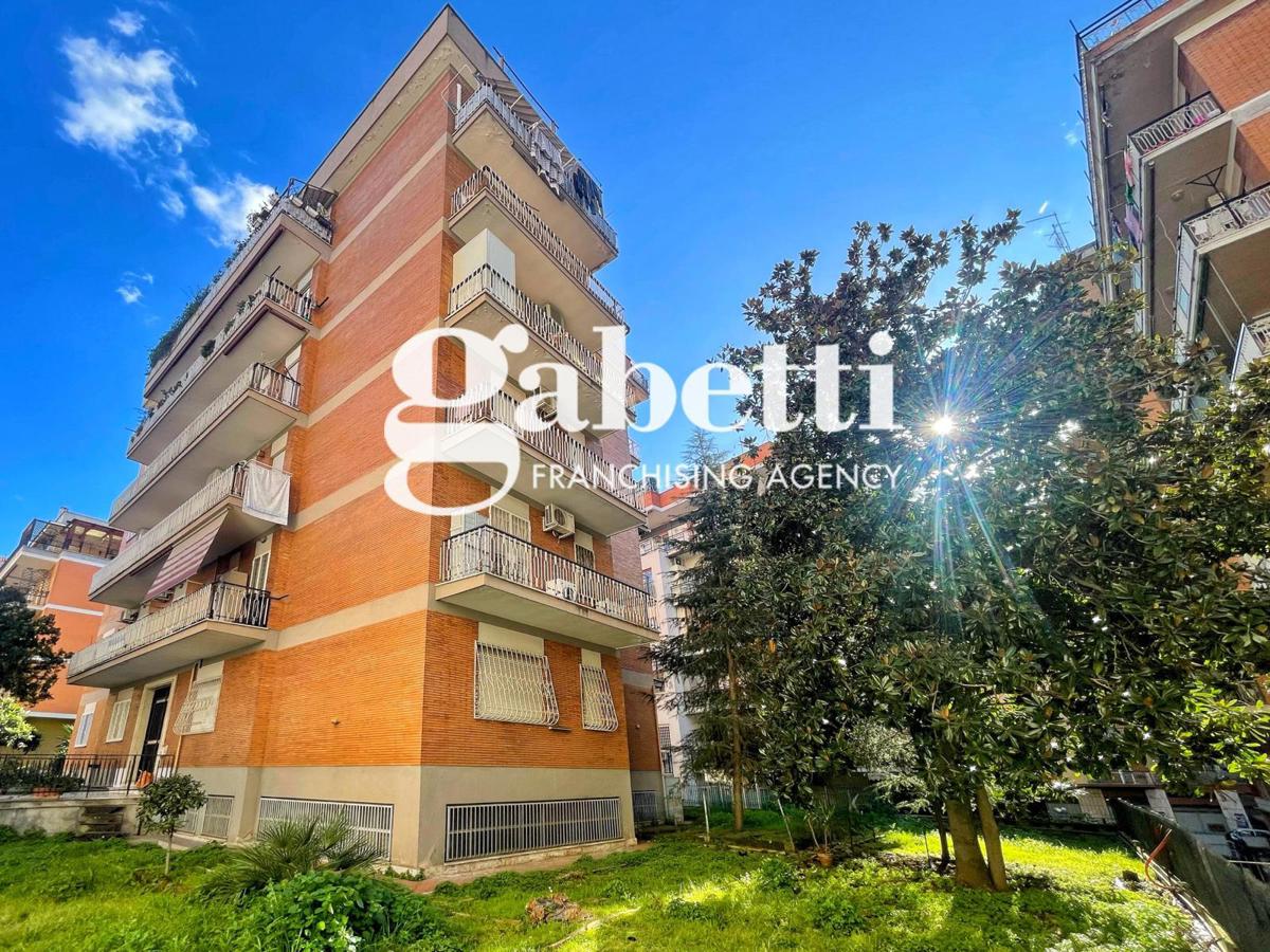 Foto 1 di 33 - Appartamento in vendita a Roma
