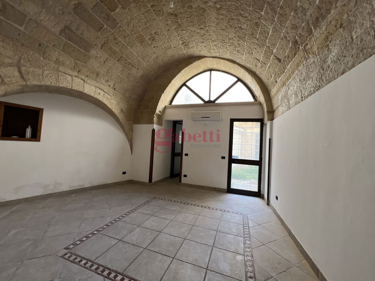 Foto 4 di 42 - Palazzo o stabile in vendita a Lecce