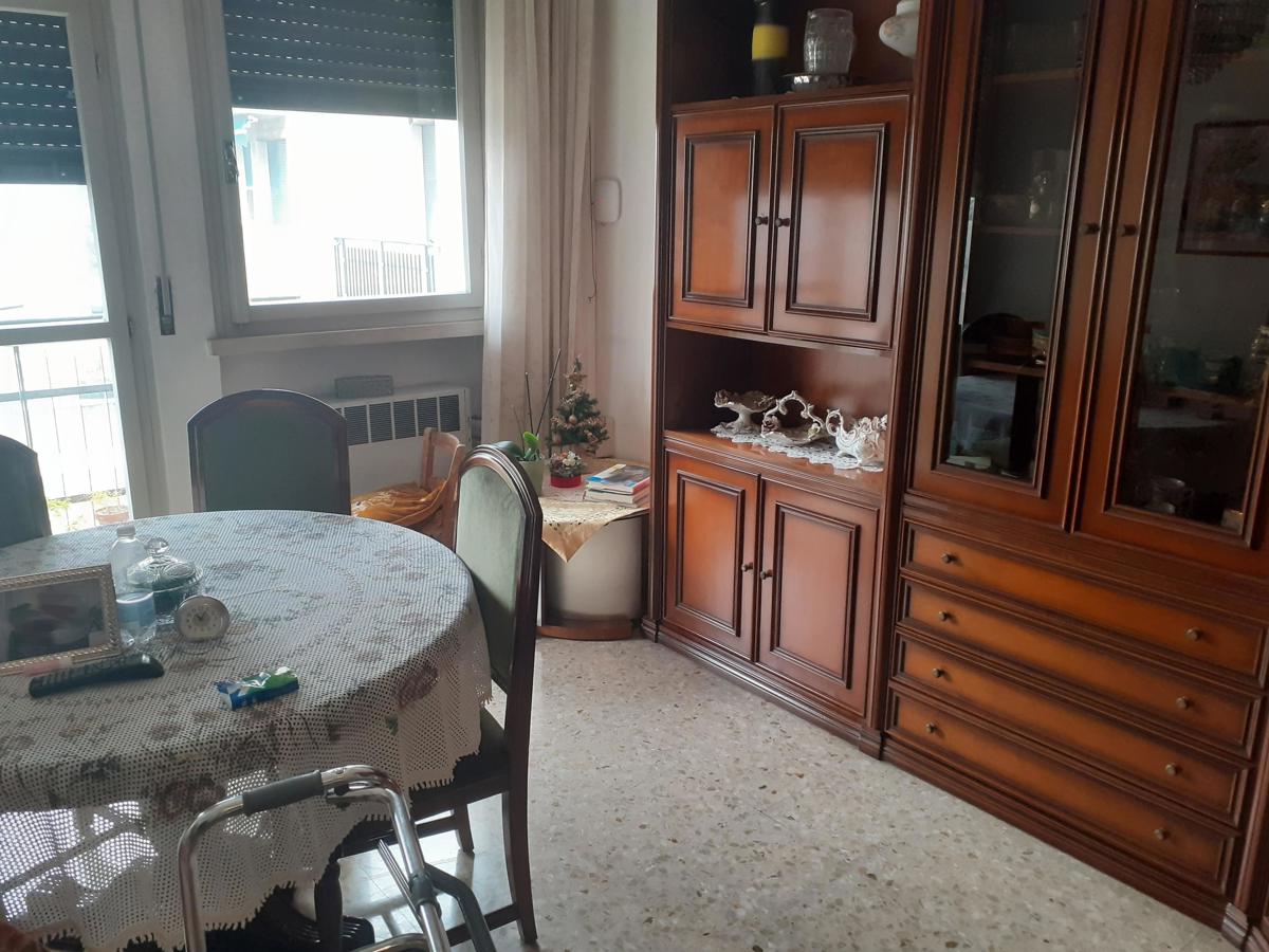 Foto 3 di 12 - Appartamento in vendita a Verona