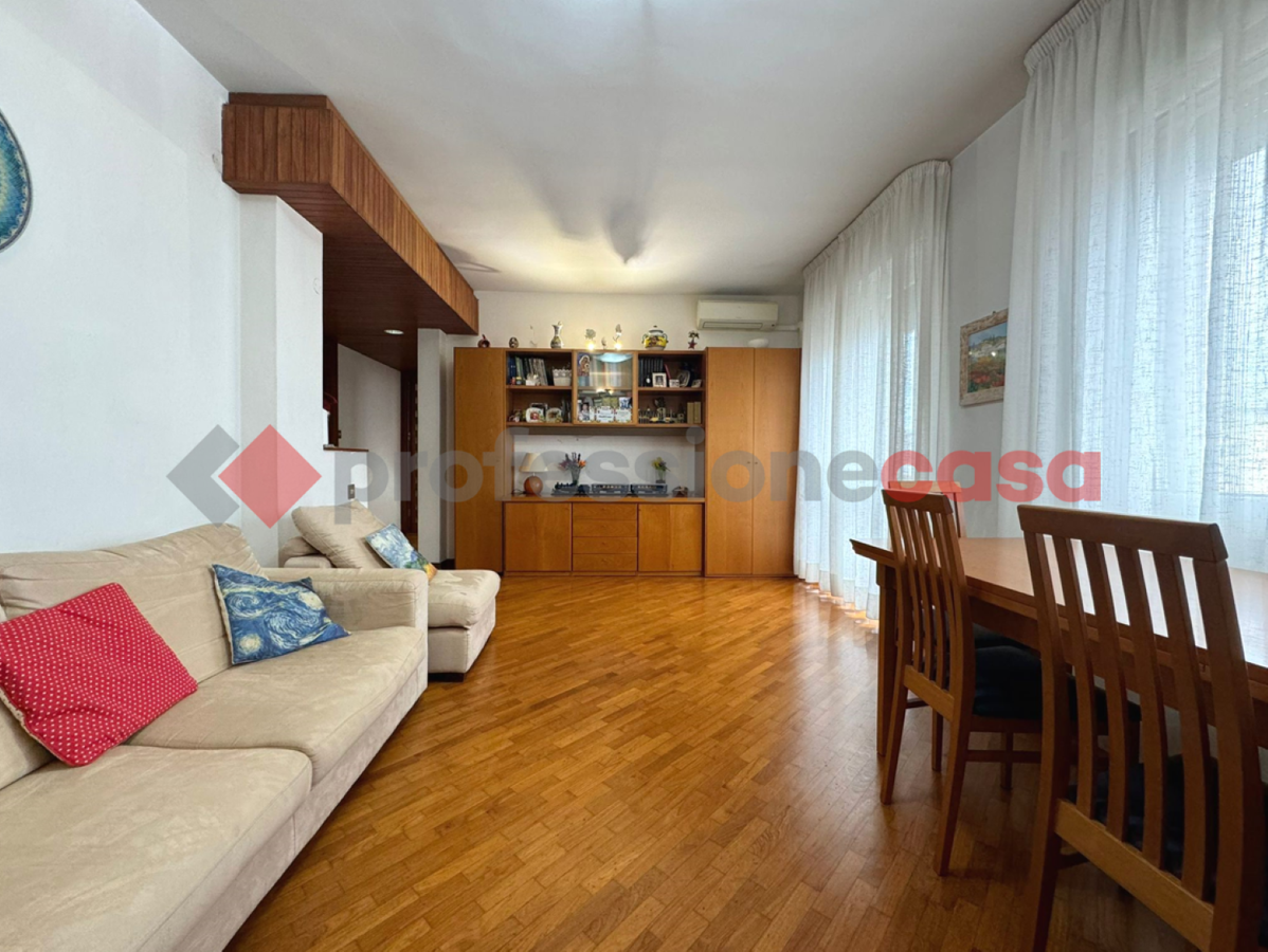 Foto 4 di 26 - Appartamento in vendita a Livorno