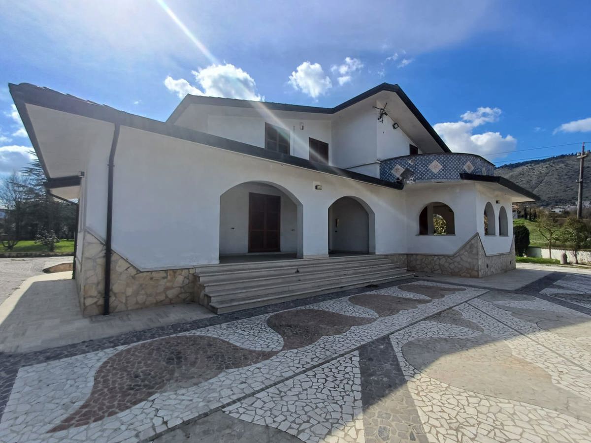 Foto 1 di 36 - Villa in vendita a San Giovanni Incarico