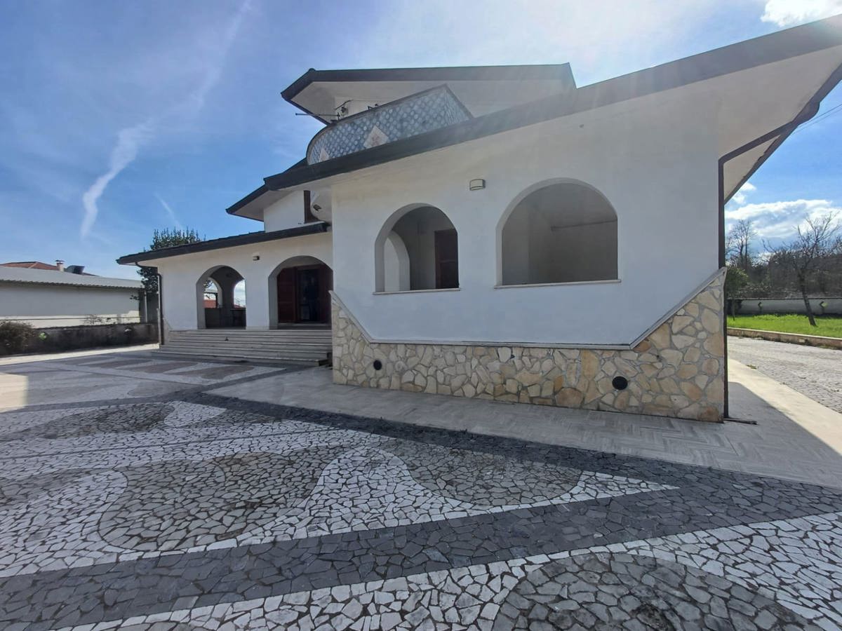 Foto 2 di 36 - Villa in vendita a San Giovanni Incarico