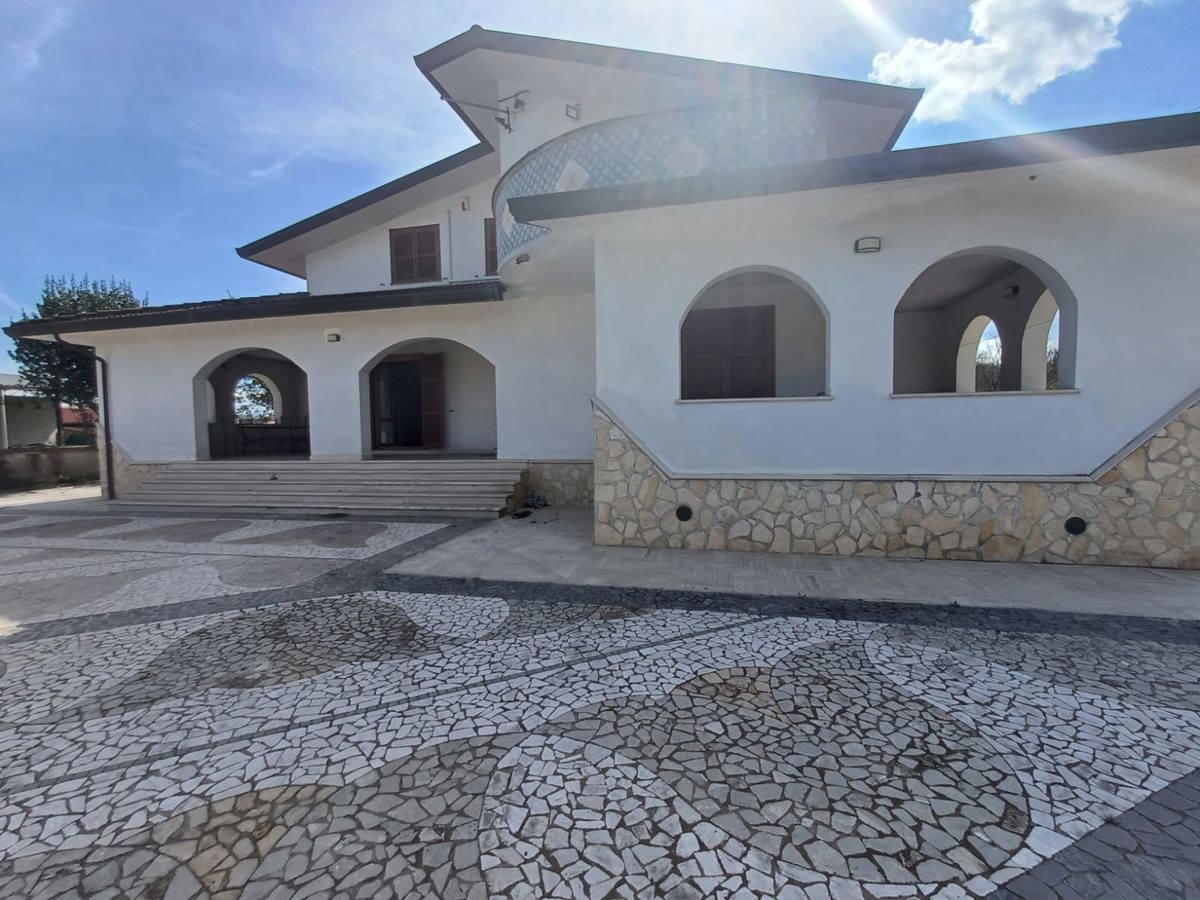 Foto 3 di 36 - Villa in vendita a San Giovanni Incarico
