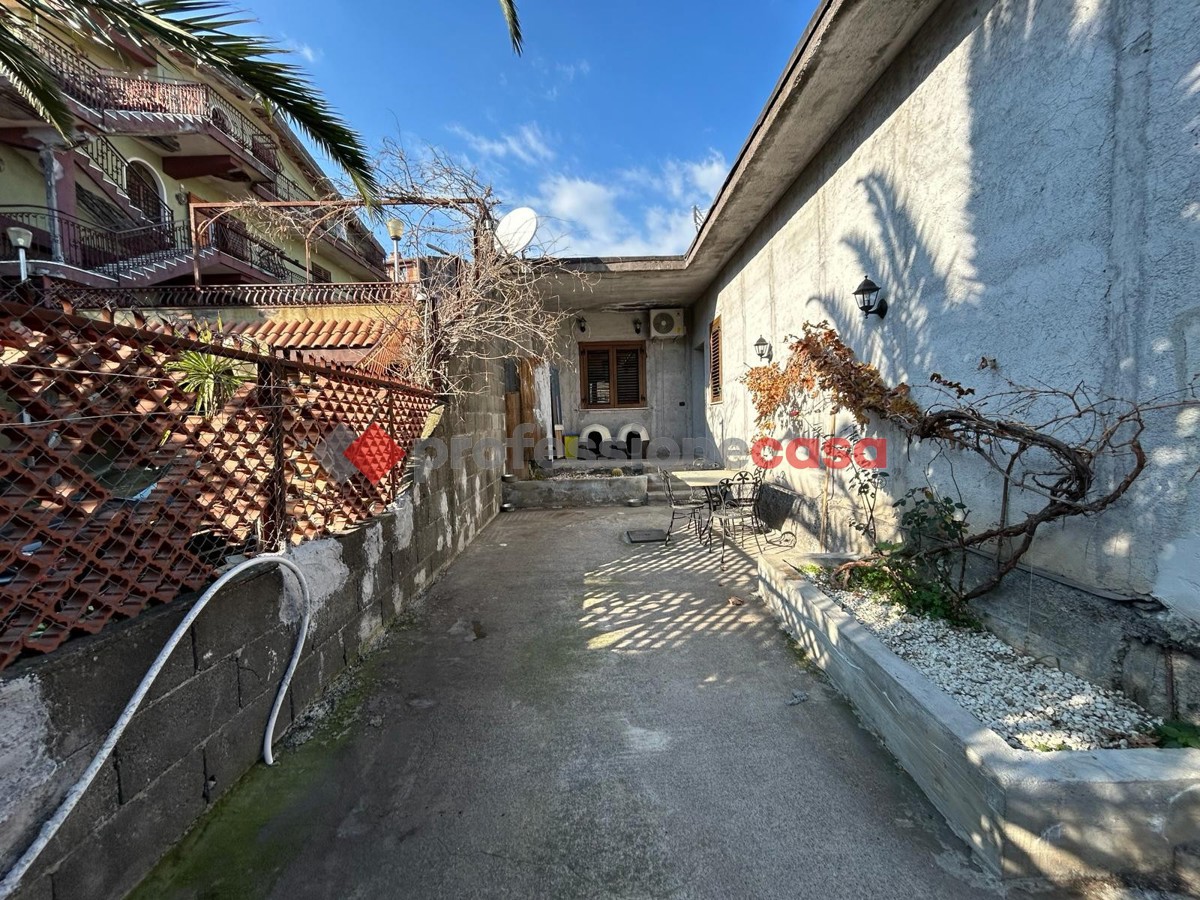 Foto 13 di 14 - Casa indipendente in vendita a Nicolosi