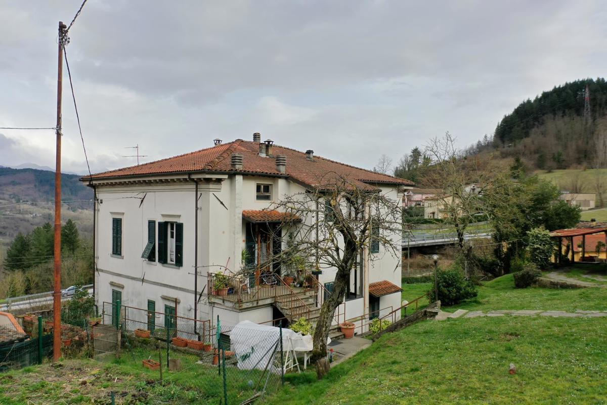 Foto 31 di 33 - Villa in vendita a Camporgiano