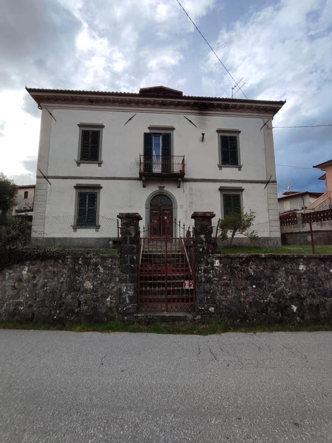Foto 3 di 33 - Villa in vendita a Camporgiano