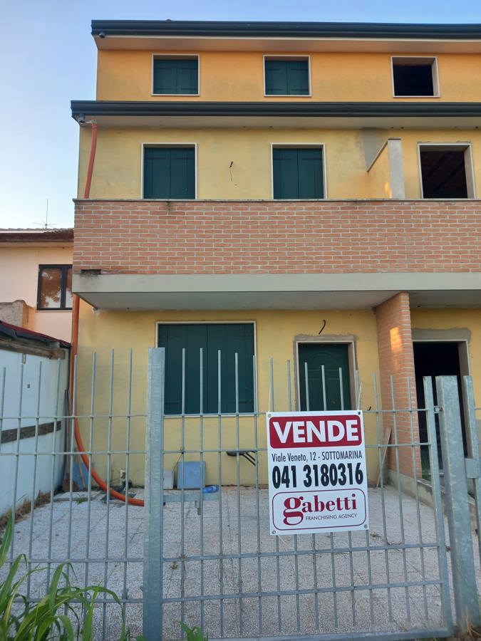 Foto 2 di 25 - Villa a schiera in vendita a Chioggia