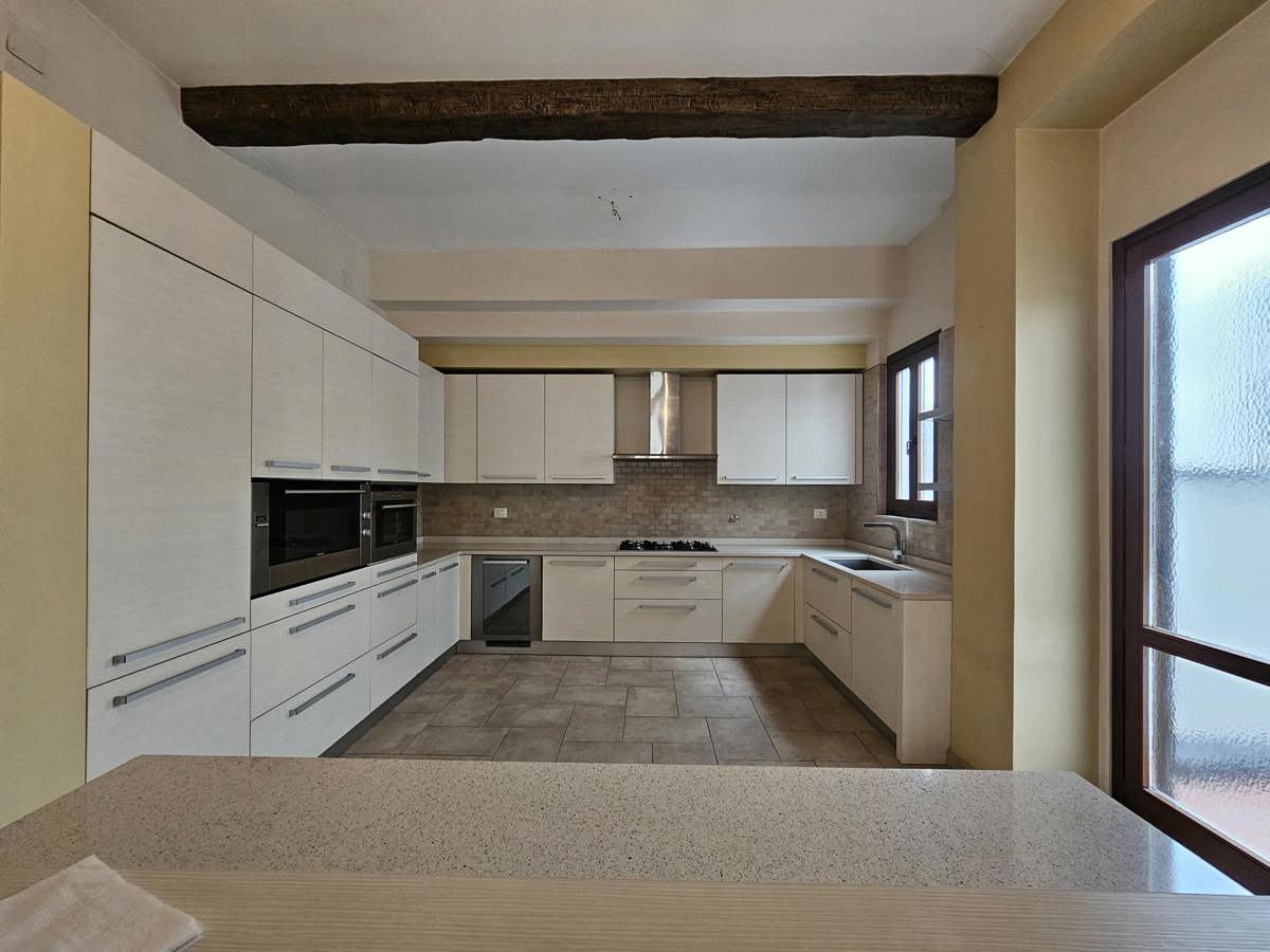 Foto 9 di 37 - Appartamento in vendita a Arezzo