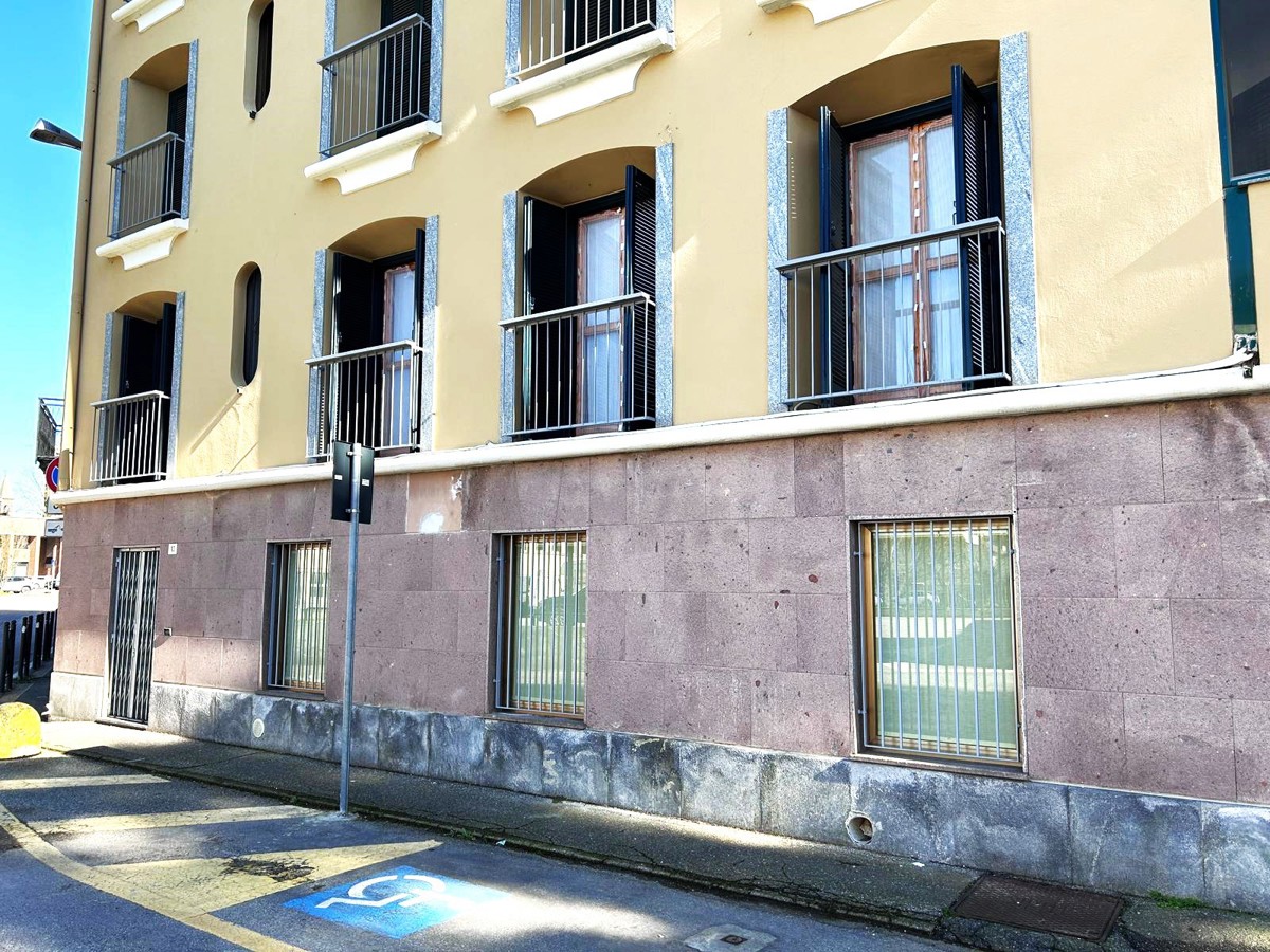 Foto 1 di 14 - Ufficio in vendita a Sannazzaro de' Burgondi