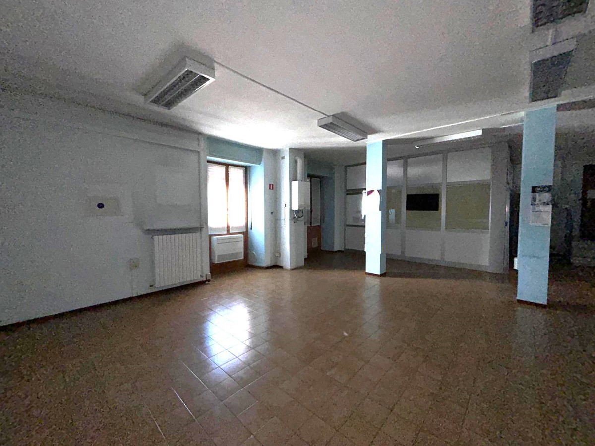 Foto 5 di 14 - Ufficio in vendita a Sannazzaro de' Burgondi