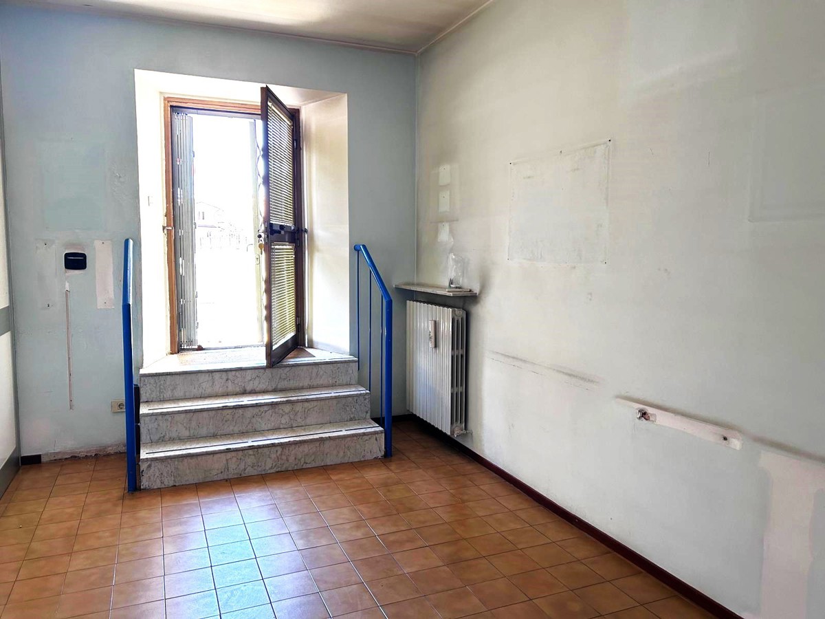 Foto 10 di 14 - Ufficio in vendita a Sannazzaro de' Burgondi