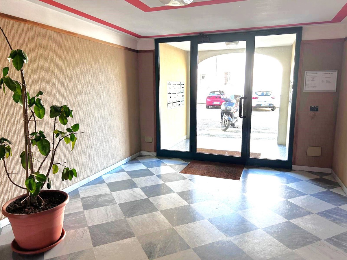 Foto 3 di 14 - Ufficio in vendita a Sannazzaro de' Burgondi