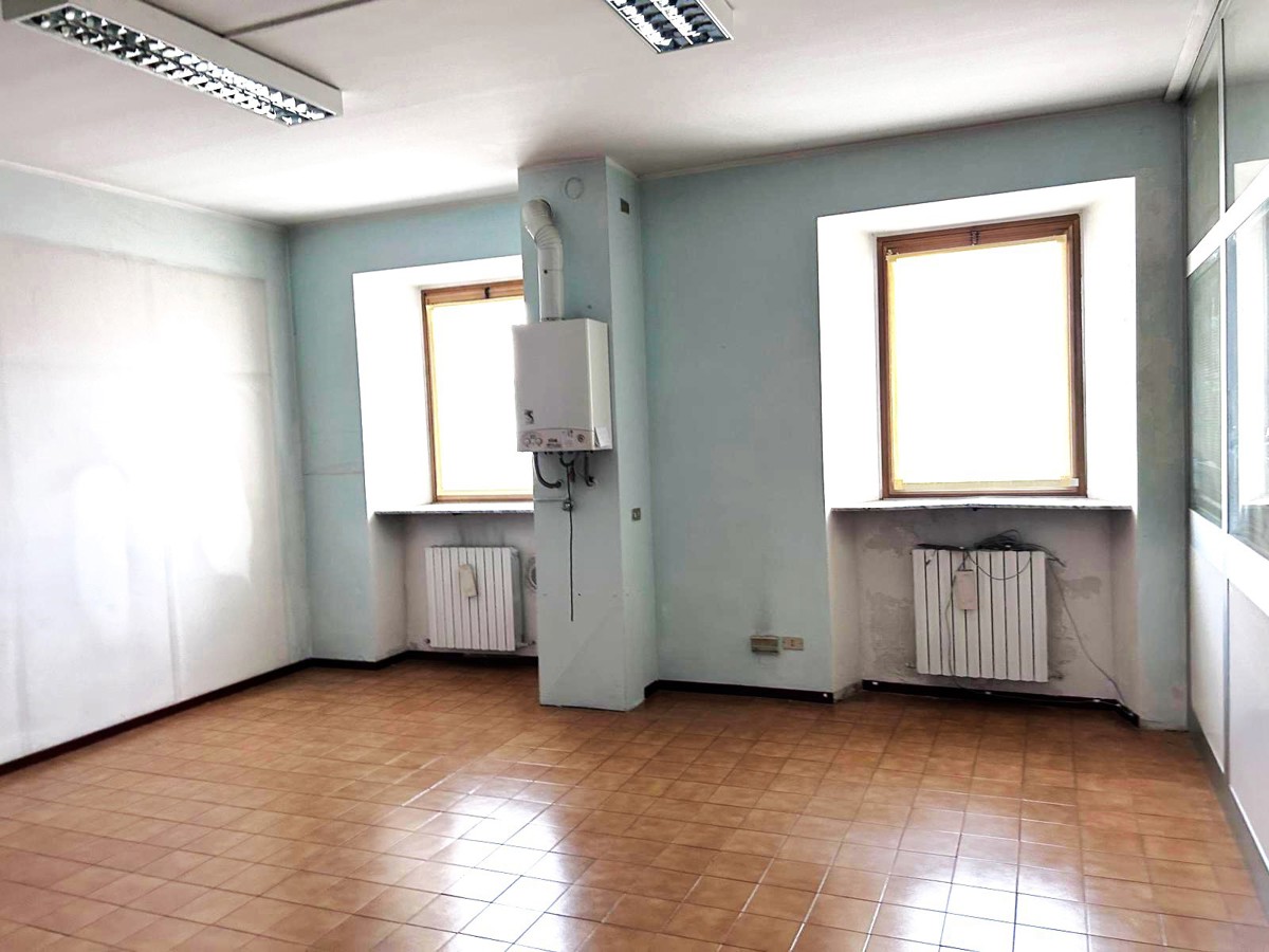 Foto 8 di 14 - Ufficio in vendita a Sannazzaro de' Burgondi