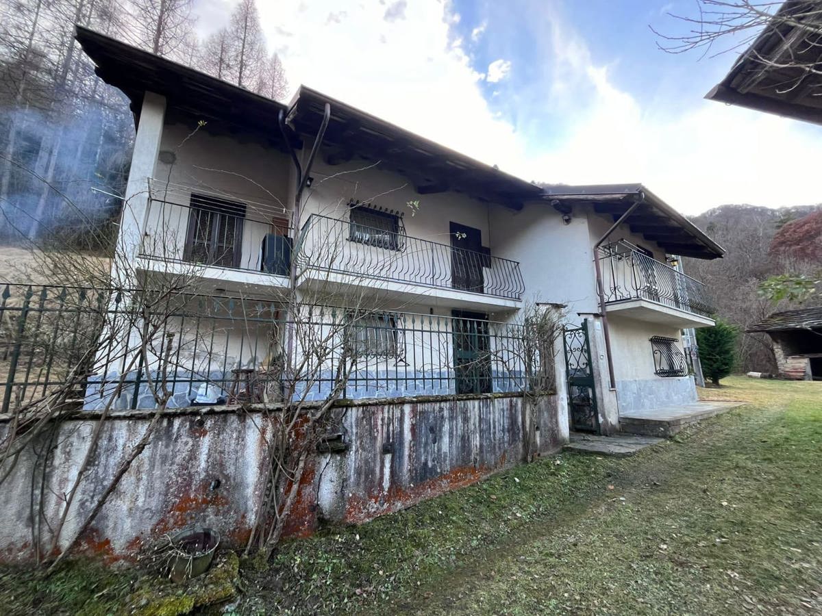 Foto 1 di 24 - Casa indipendente in vendita a Monterosso Grana