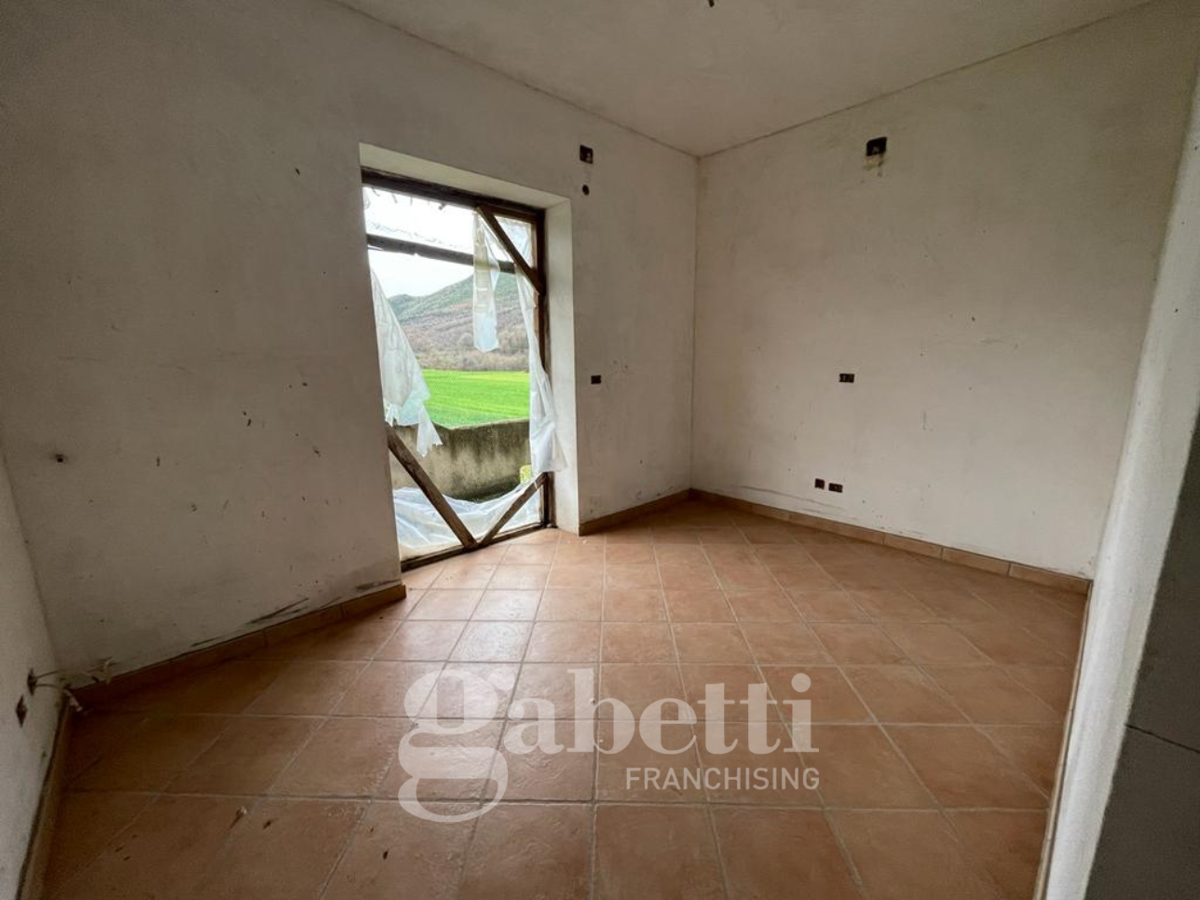 Foto 3 di 14 - Casa indipendente in vendita a Pietravairano