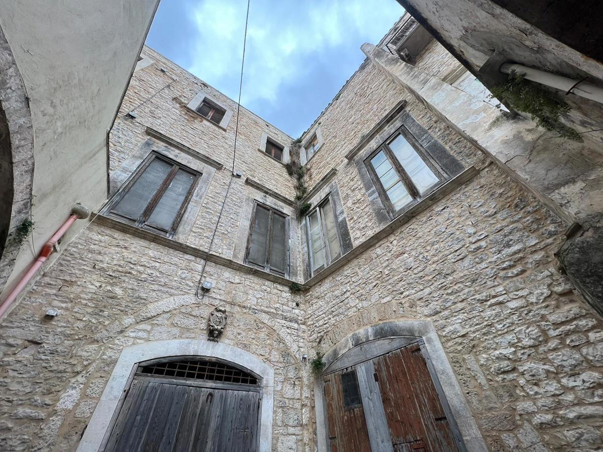 Foto 4 di 36 - Palazzo o stabile in vendita a Bitonto