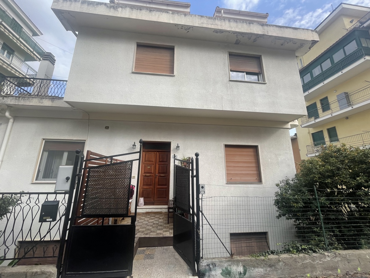 Foto 1 di 30 - Appartamento in vendita a Sanremo