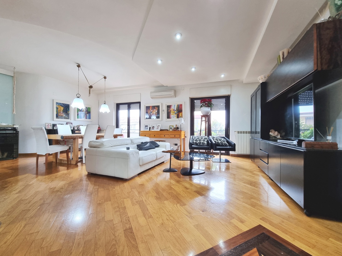 Foto 3 di 52 - Appartamento in vendita a Caserta