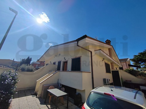 Foto 18 di 24 - Villa a schiera in vendita a Roma