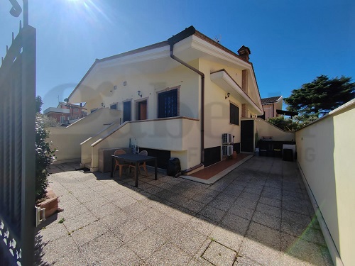 Foto 22 di 24 - Villa a schiera in vendita a Roma