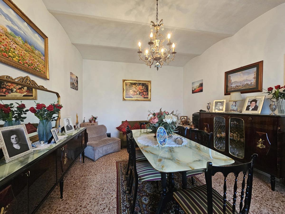 Foto 1 di 37 - Appartamento in vendita a Arezzo
