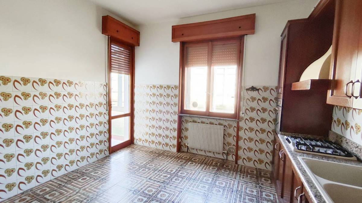 Foto 2 di 23 - Appartamento in vendita a Piacenza