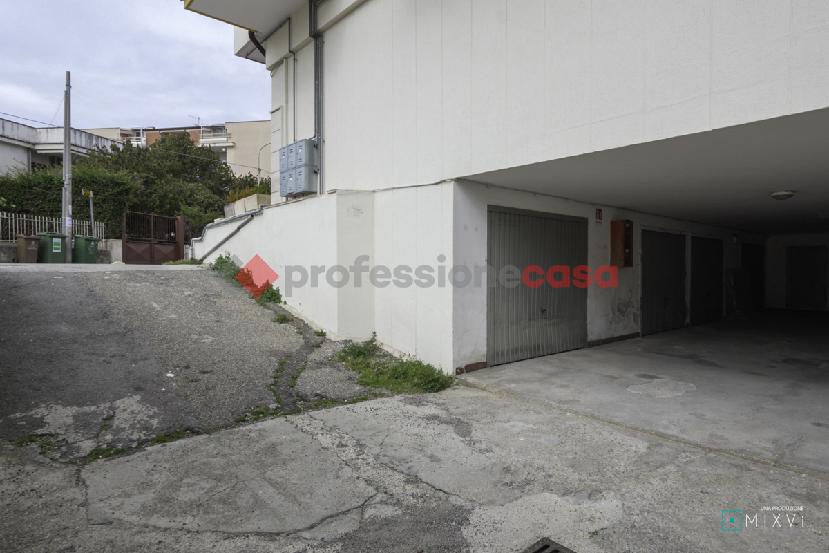 Foto 28 di 33 - Garage in vendita a Capaccio