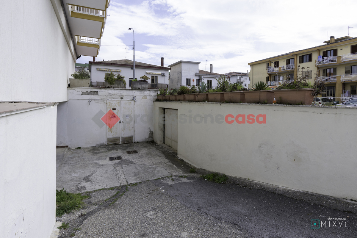 Foto 6 di 33 - Garage in vendita a Capaccio