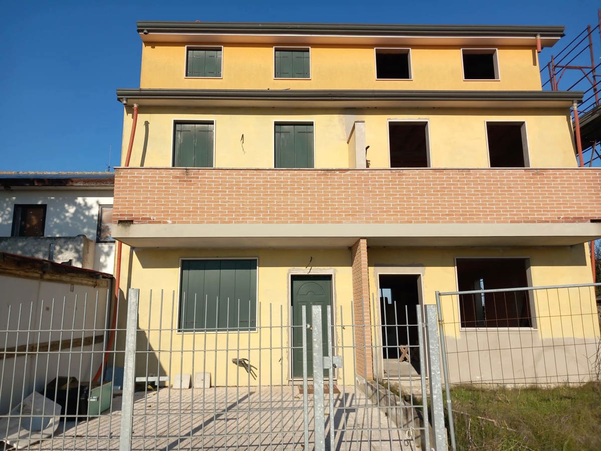 Foto 2 di 26 - Casa indipendente in vendita a Chioggia