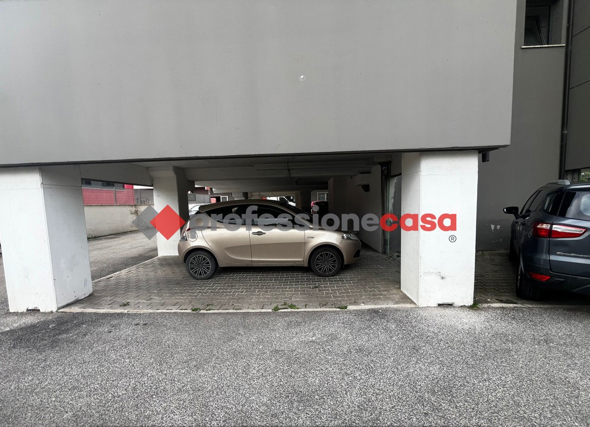 Foto 4 di 5 - Garage in vendita a Pomezia