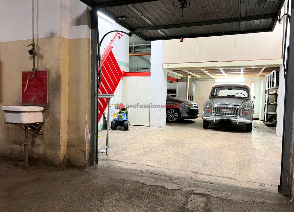 Foto 2 di 8 - Garage in vendita a Foggia