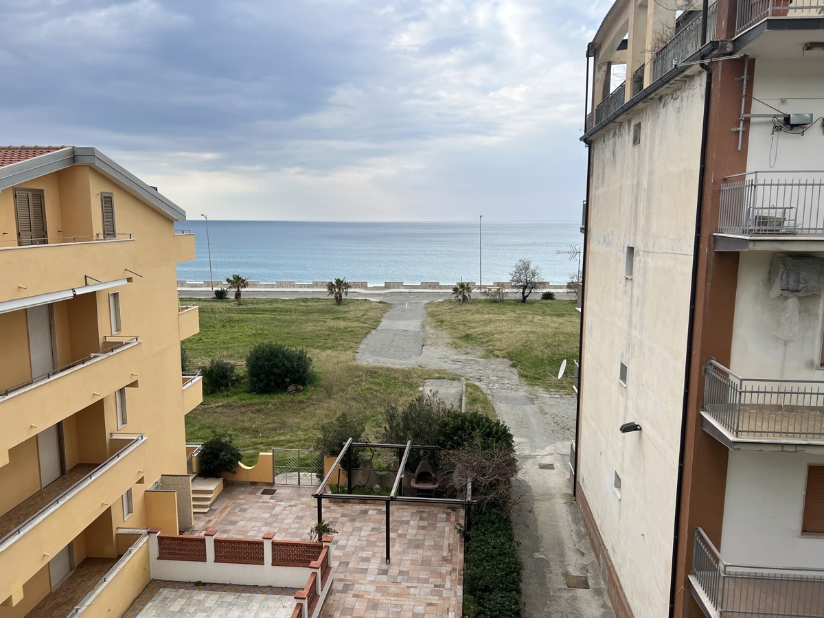 Foto 26 di 29 - Appartamento in vendita a Falconara Albanese