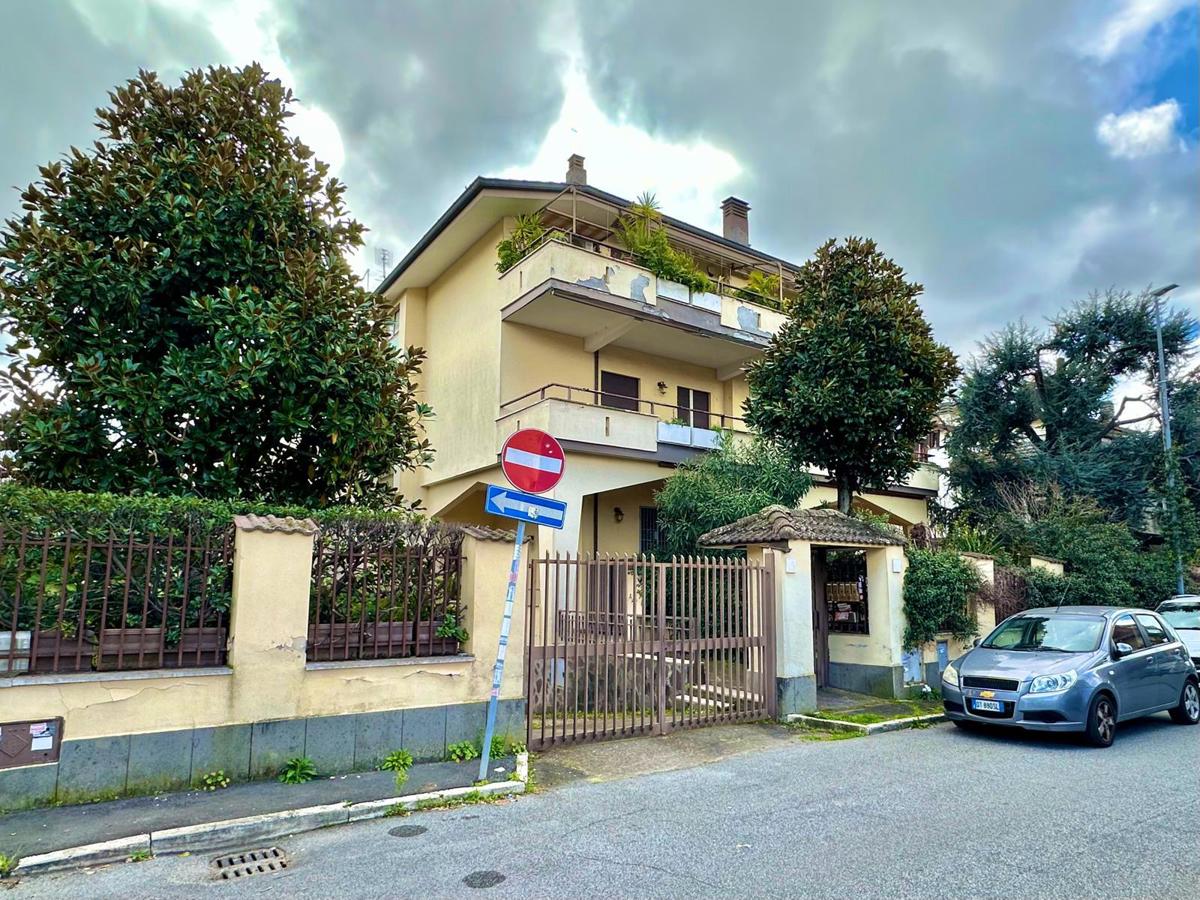 Foto 2 di 30 - Appartamento in vendita a Roma