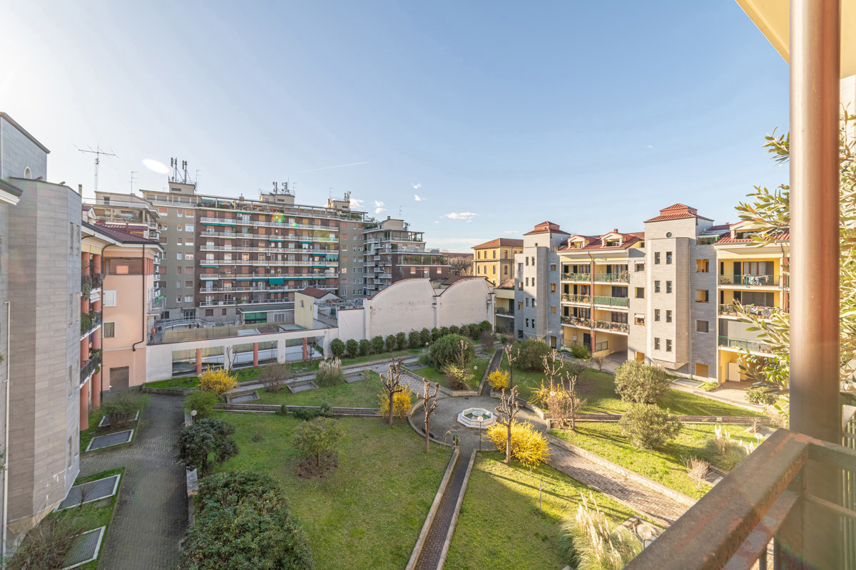 Foto 15 di 49 - Appartamento in vendita a Milano