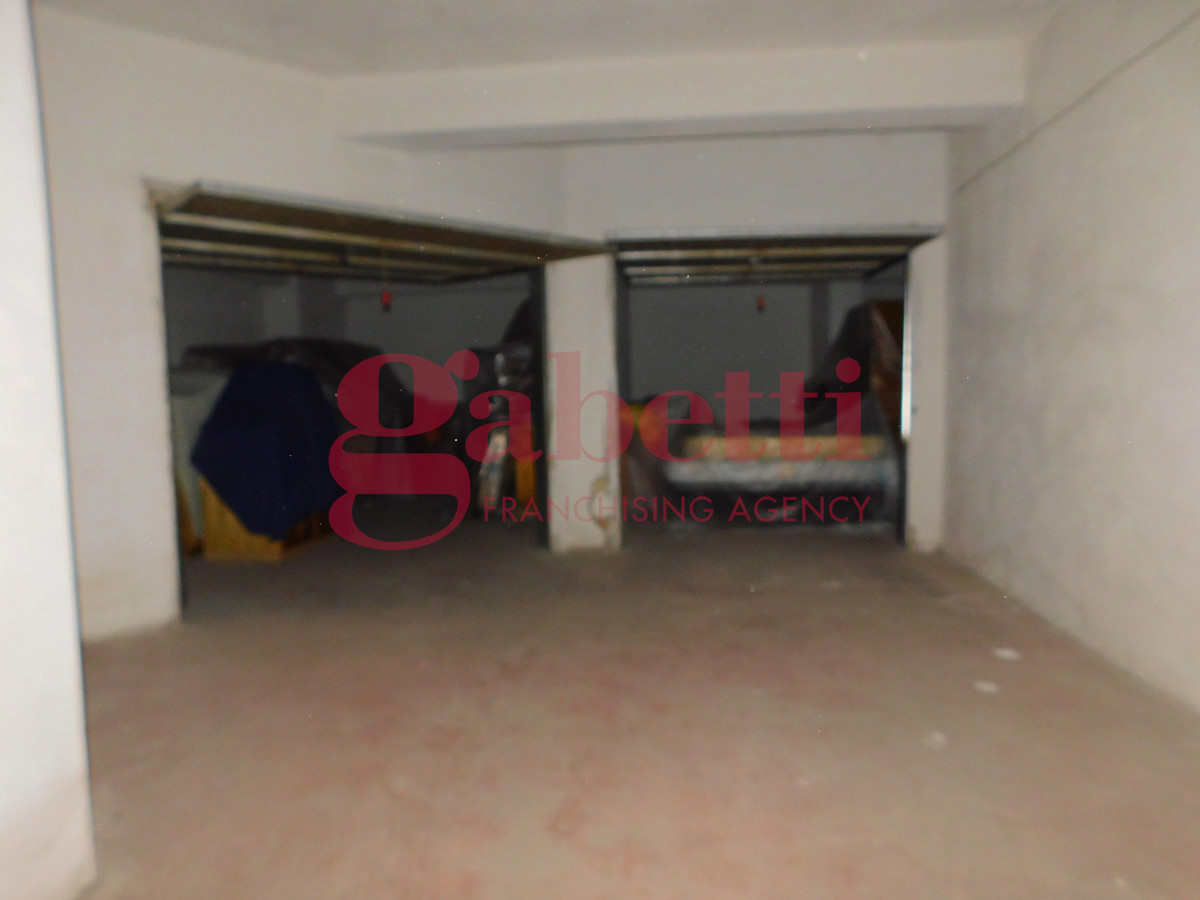 Foto 2 di 5 - Garage in vendita a Venafro