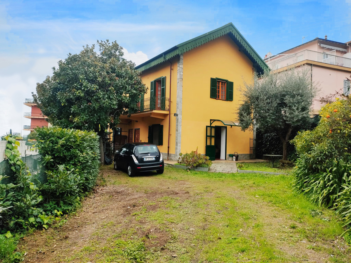 Foto 1 di 23 - Villa in vendita a Sanremo