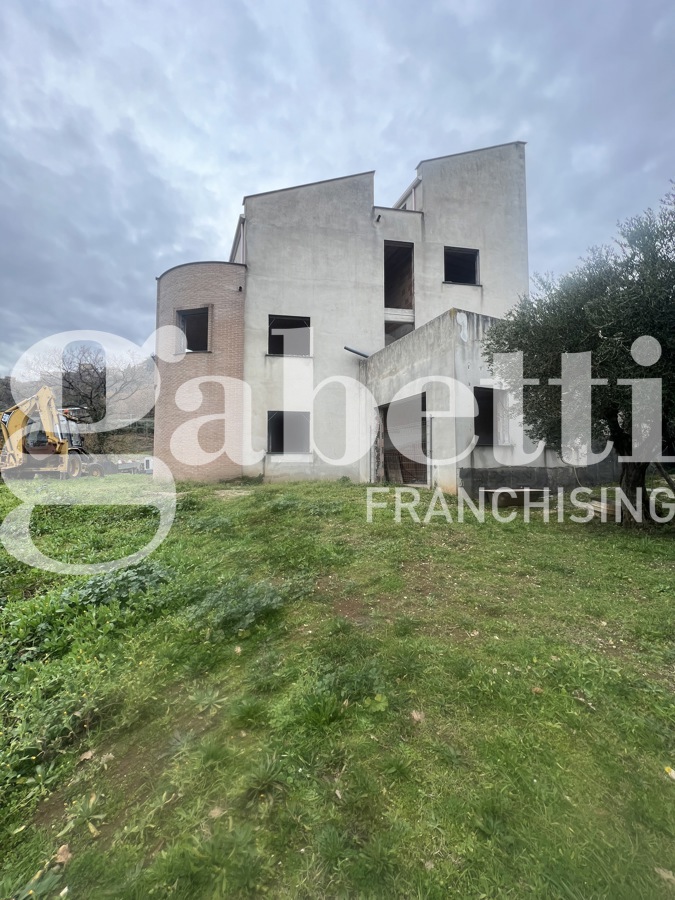 Foto 1 di 32 - Villa in vendita a Gavignano