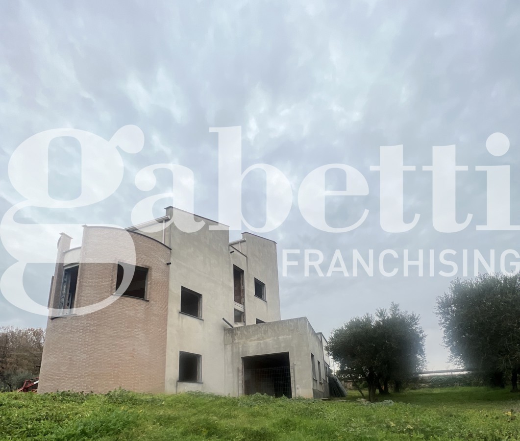 Foto 2 di 32 - Villa in vendita a Gavignano