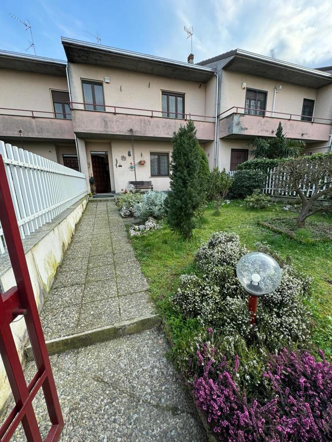 Foto 1 di 21 - Villa a schiera in vendita a Cilavegna