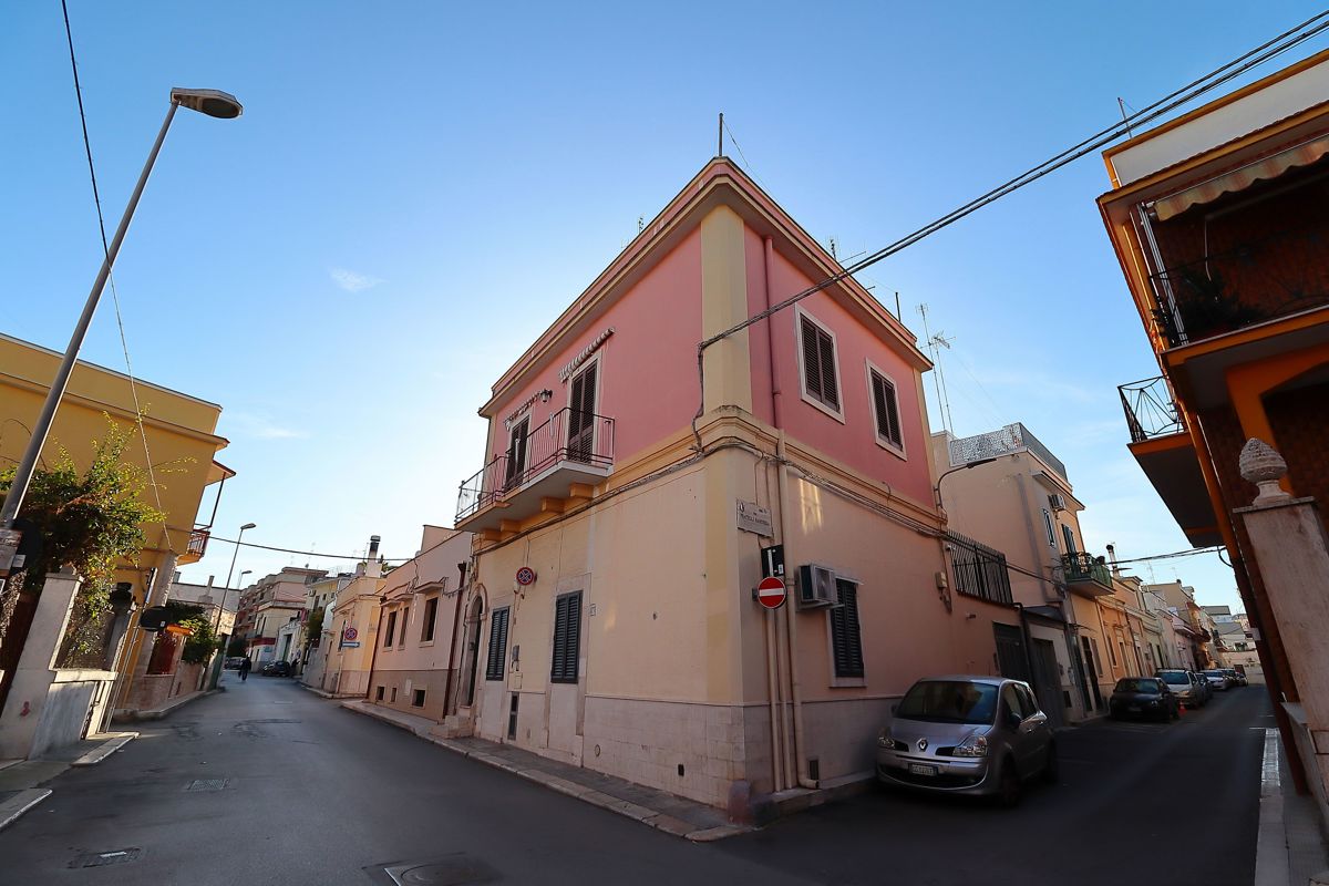 Foto 2 di 44 - Casa indipendente in vendita a Bari