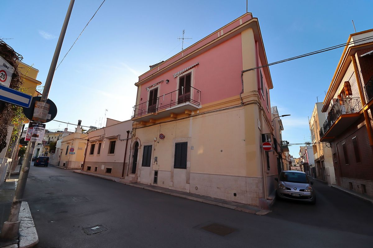 Foto 3 di 44 - Casa indipendente in vendita a Bari