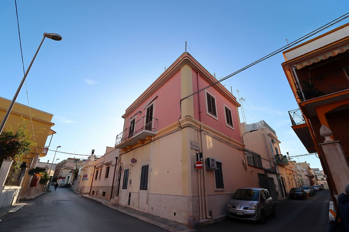 Foto 1 di 44 - Casa indipendente in vendita a Bari