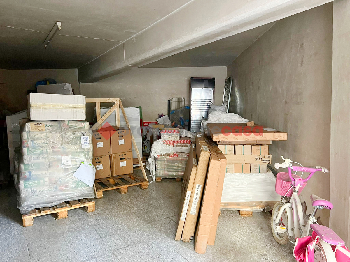 Foto 8 di 13 - Garage in vendita a Valverde